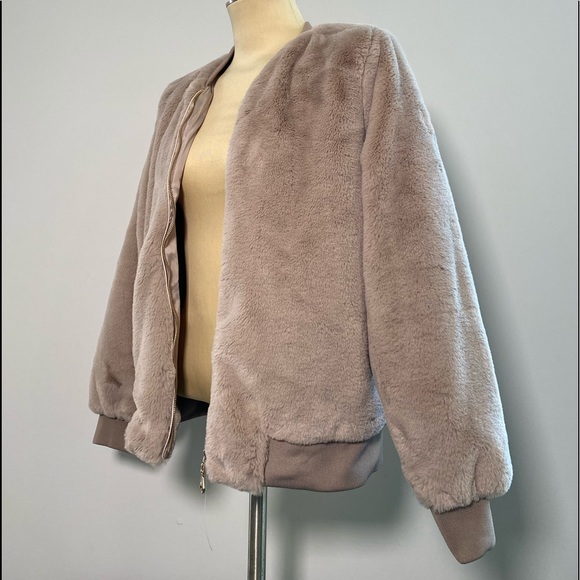 Say What? Faux-Fur Bomber Jacket!!! - Picture 2 of 3